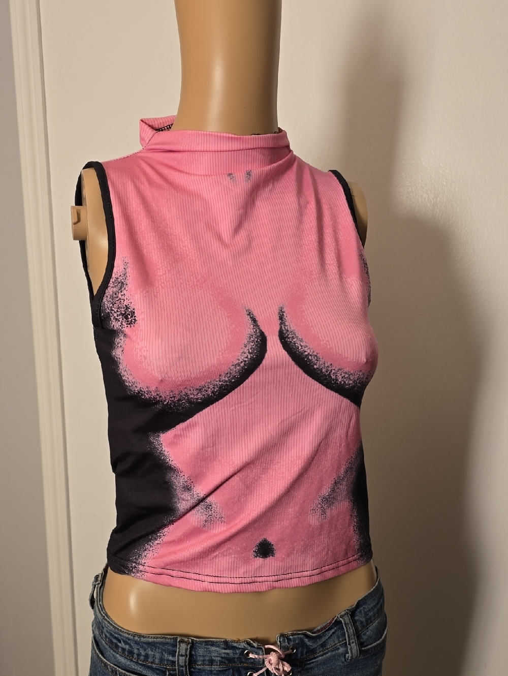 Sleeveless Pink Graphic Mock Neck Tank Top - Medium
